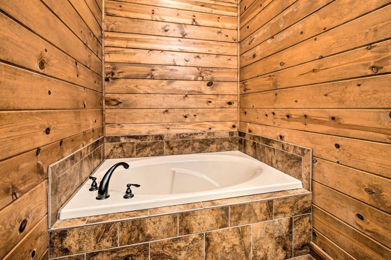 Broken Bow Cabin With Deck, Hot Tub And Fire Pit! Экстерьер фото